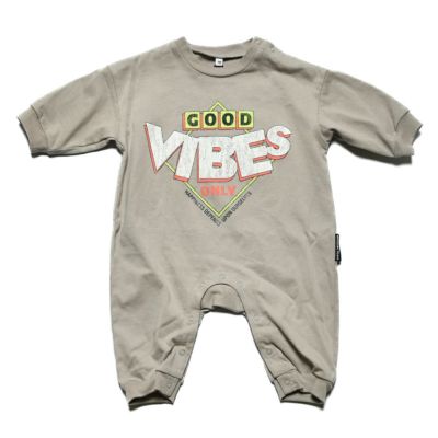 VIBESロゴロンパース グレー